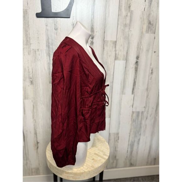 Red blouse size large - Picture 6 of 8